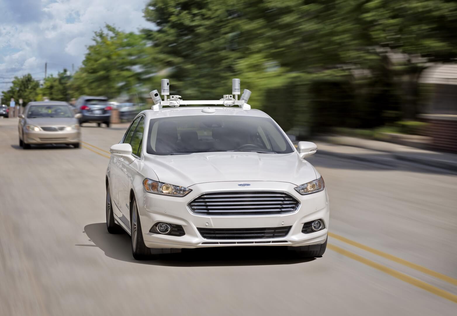 Седан Ford Fusion Hybrid с автономным управлением Седан Ford Fusion Hybrid с автономным управлением