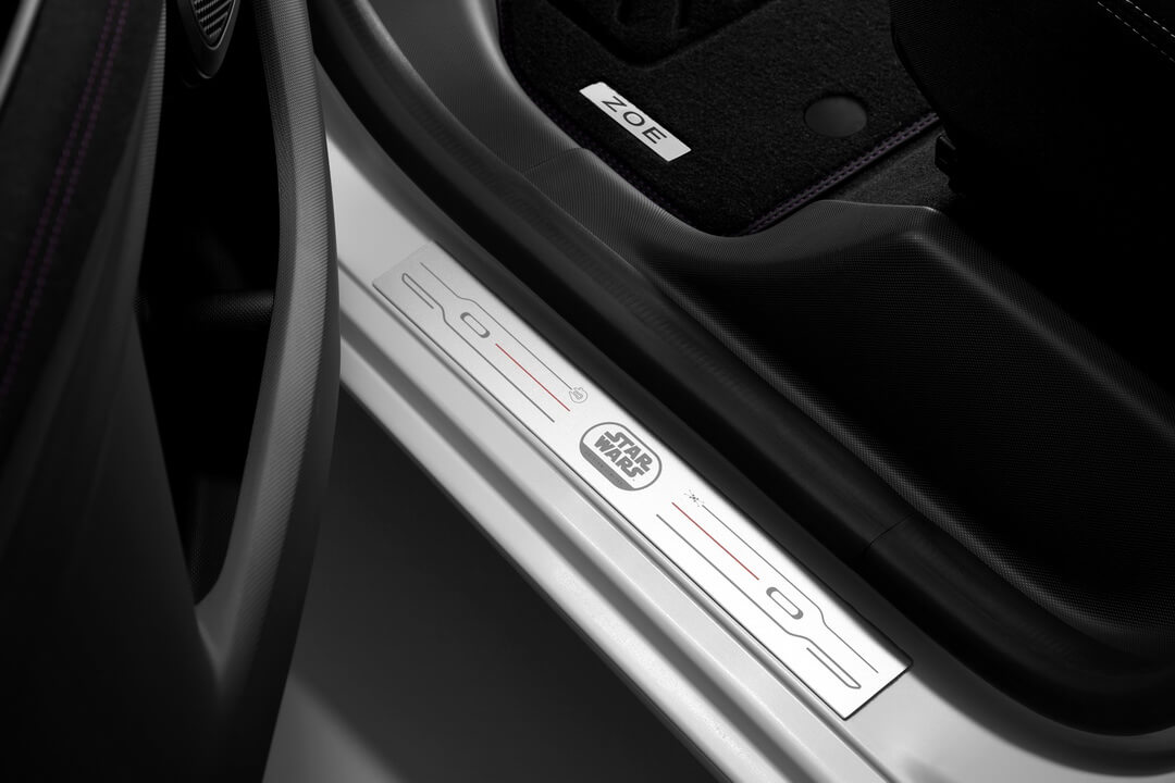 Логотип Renault ZOE STAR WARS на порогах электромобиля ZOE Логотип Renault ZOE STAR WARS на порогах электромобиля ZOE
