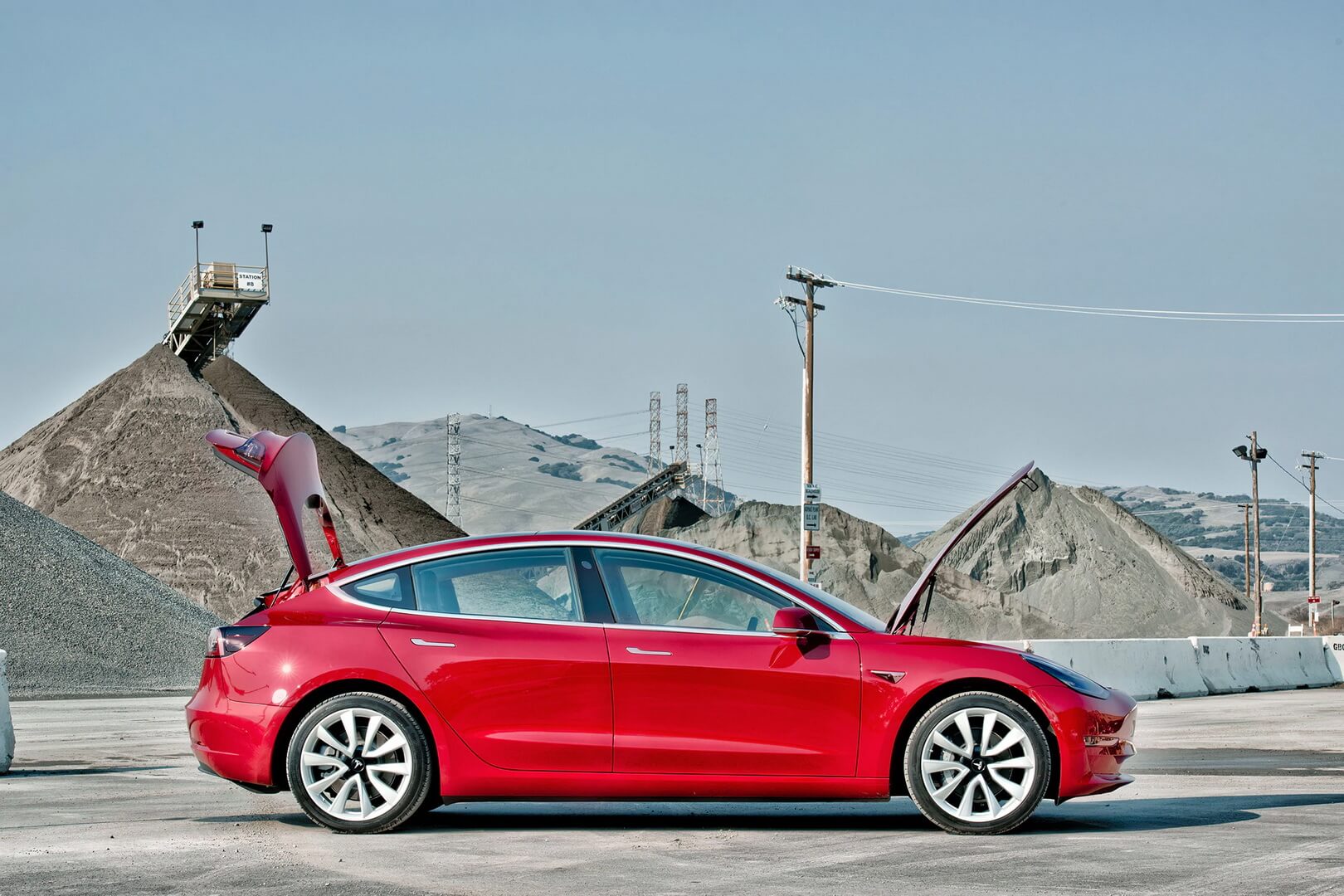 Электромобиль Tesla Model 3 Электромобиль Tesla Model 3