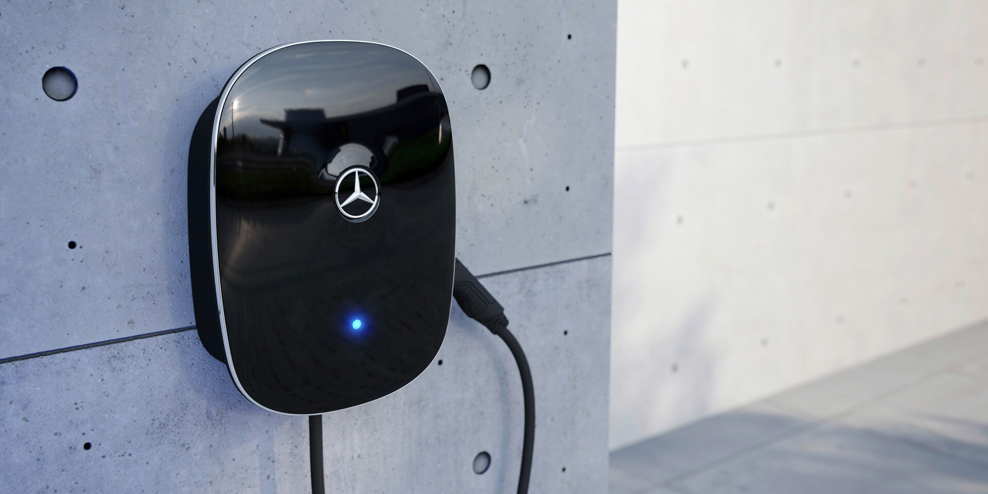 Настенная зарядная станция Wallbox на 2 порта от Mercedes-Benz Настенная зарядная станция Wallbox на 2 порта от Mercedes-Benz