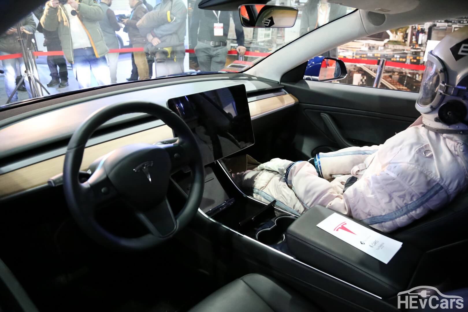 Интерьер Tesla Model 3 Интерьер Tesla Model 3