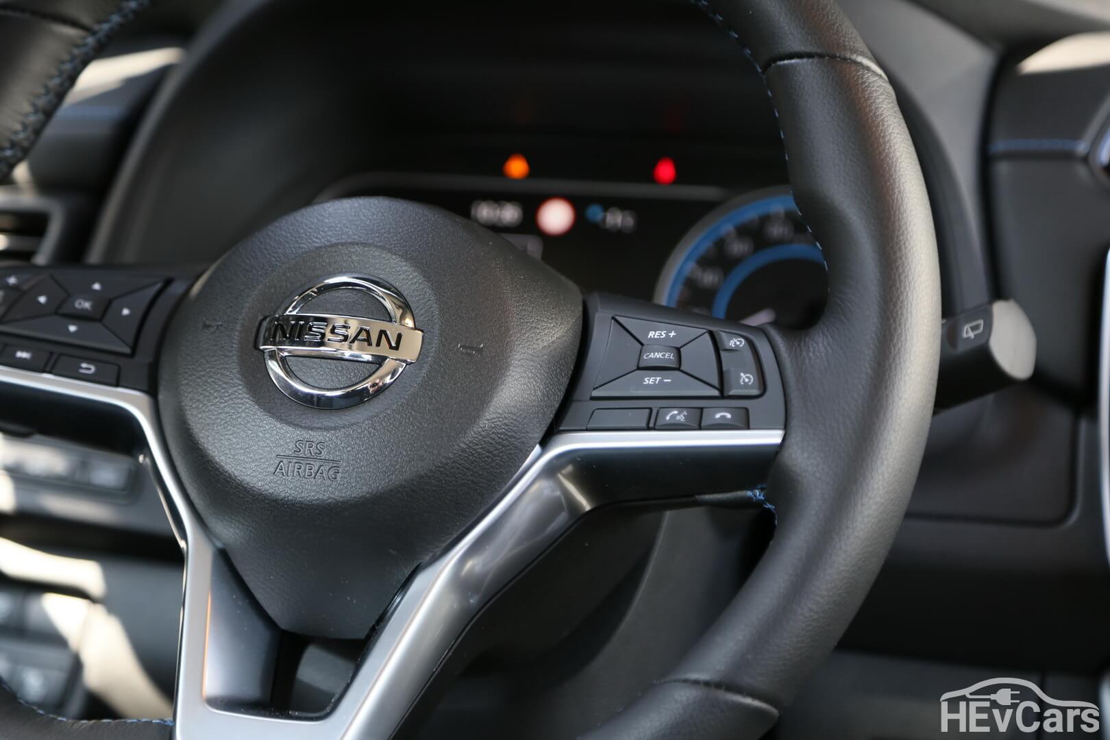 Многофункциональное рулевое колесо Nissan Leaf 2018 Многофункциональное рулевое колесо Nissan Leaf 2018