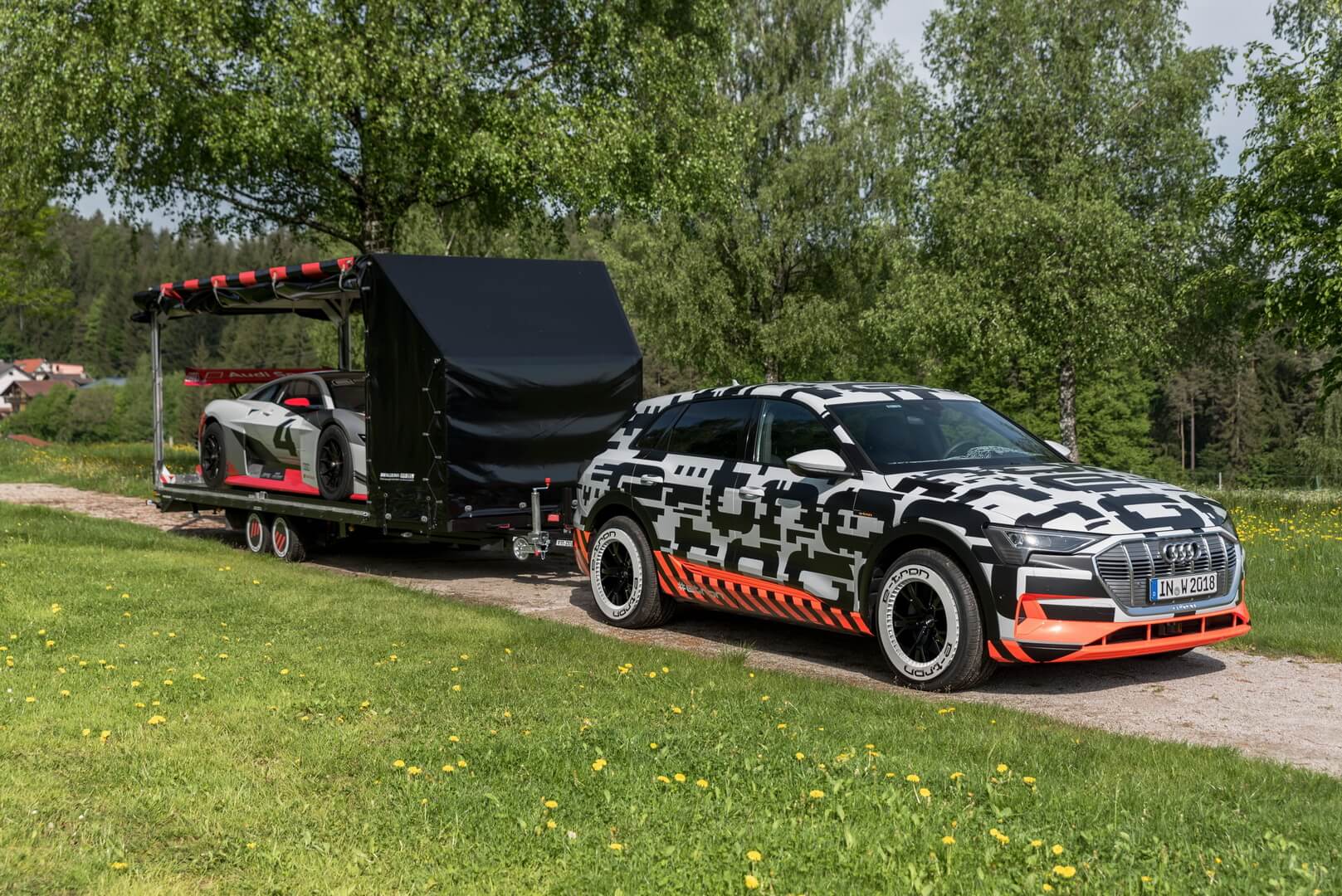 Audi e-tron quattro и e-tron Vision Gran Turismo Audi e-tron quattro и e-tron Vision Gran Turismo