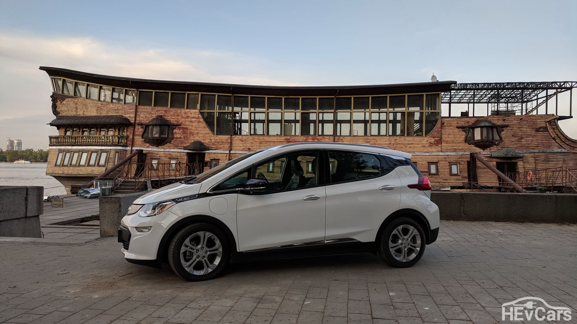 Единственный производимый электромобиль General Motors - Chevrolet Bolt EV Единственный производимый электромобиль General Motors - Chevrolet Bolt EV
