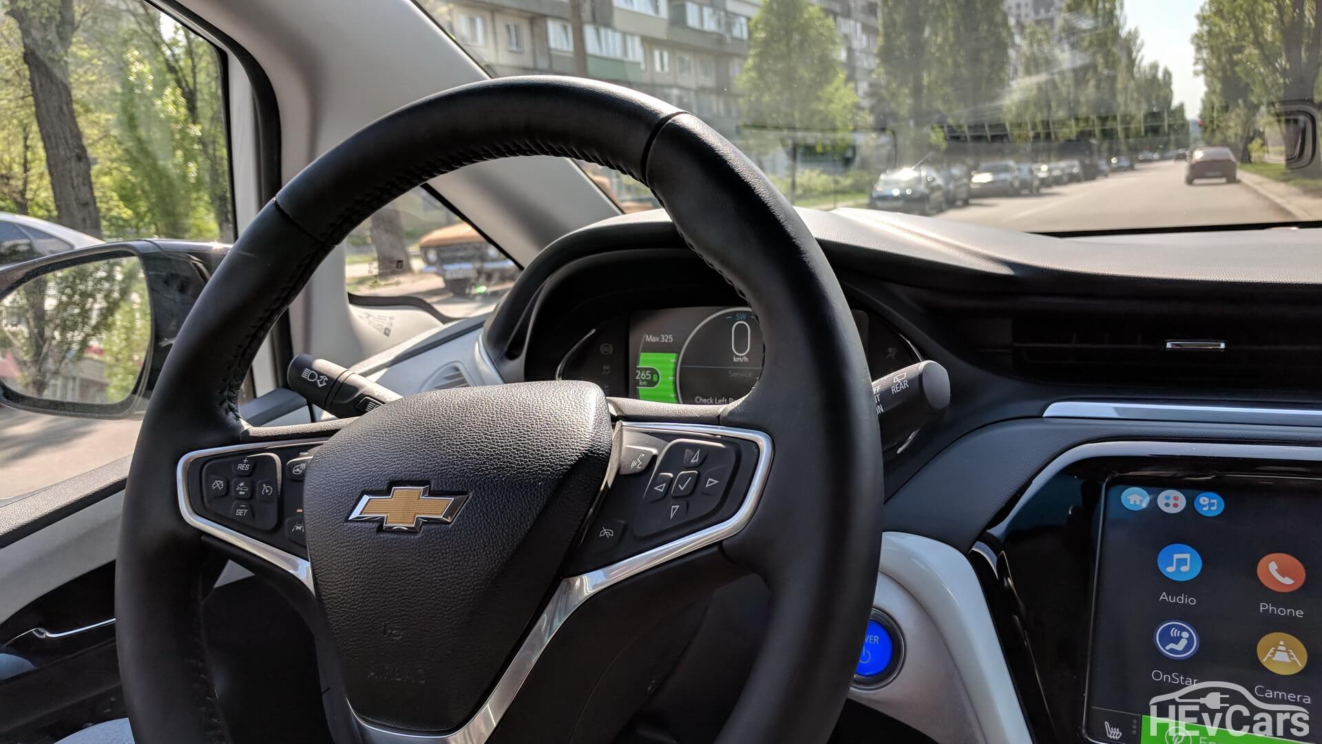 Рулевое колесо и органы управления на нем в Chevrolet Bolt Рулевое колесо и органы управления на нем в Chevrolet Bolt