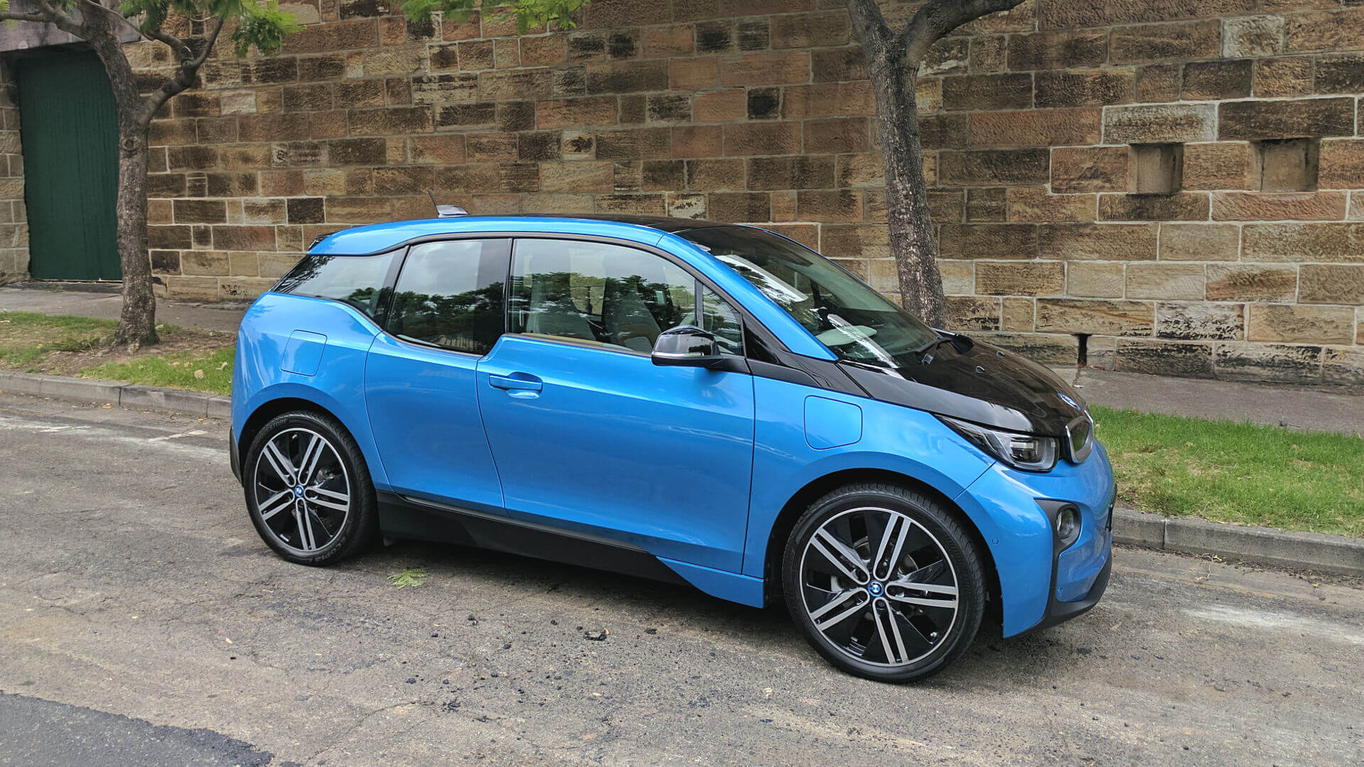 Электромобиль с увеличенным запасом хода BMW i3 Rex Электромобиль с увеличенным запасом хода BMW i3 Rex