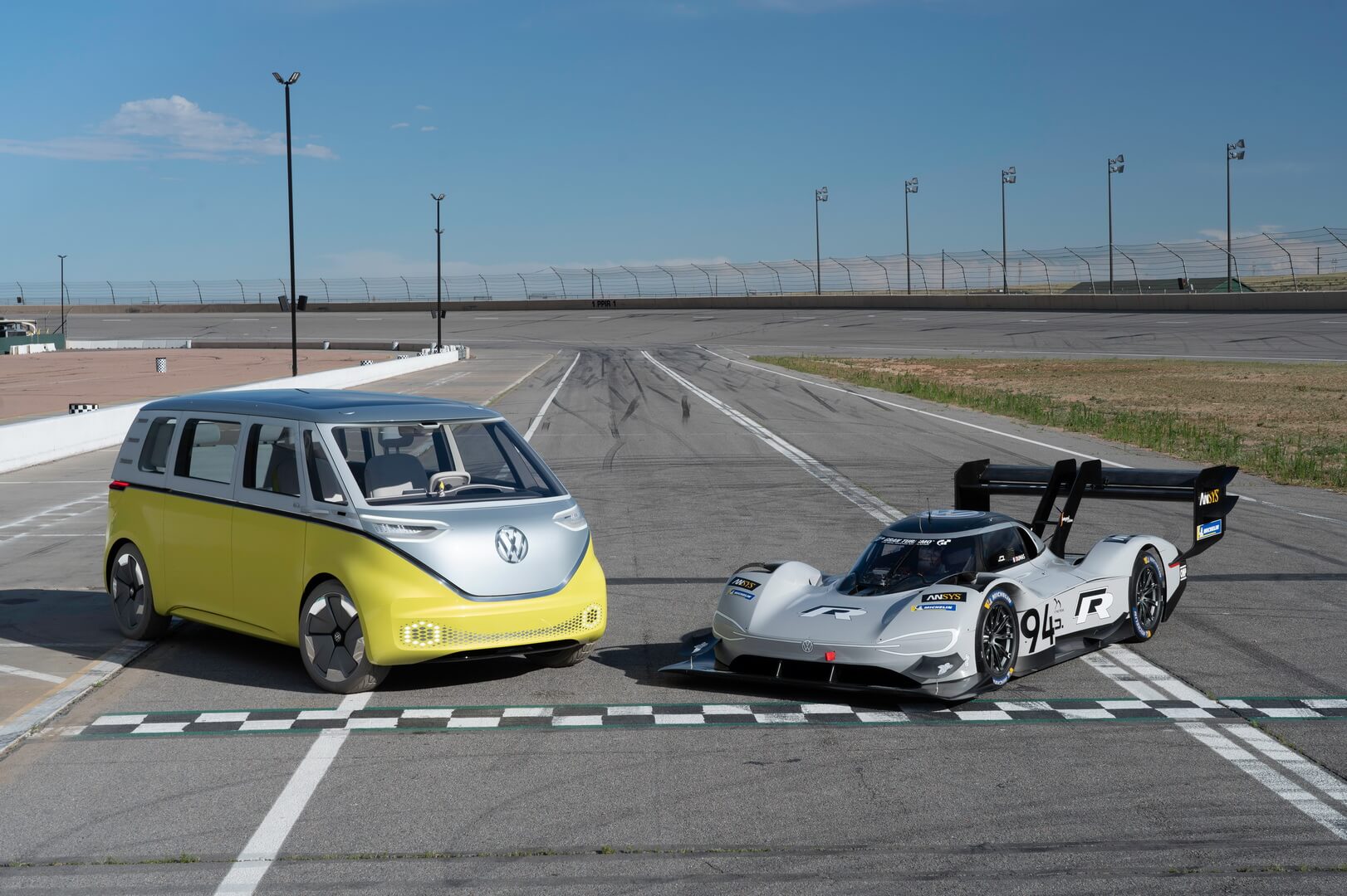 Volkswagen I.D. R Pikes Peak (справа) Volkswagen I.D. R Pikes Peak (справа)