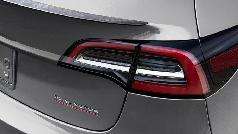Значок Tesla Model 3 в модификации Dual Motor Значок Tesla Model 3 в модификации Dual Motor