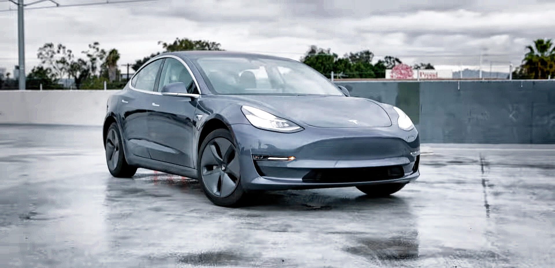 Лидер продаж электромобилей Tesla Model 3 в США Лидер продаж электромобилей Tesla Model 3 в США