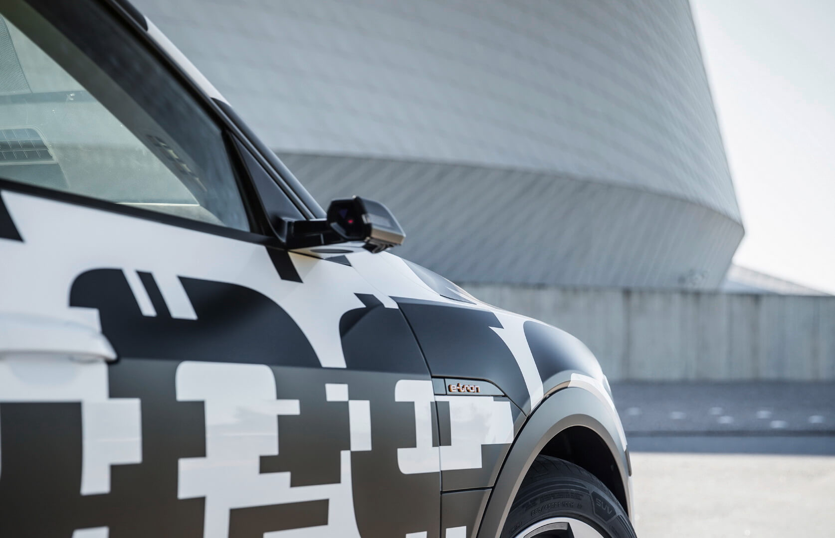 Камеры, вместо зеркал заднего вида в Audi e-tron quattro Камеры, вместо зеркал заднего вида в Audi e-tron quattro