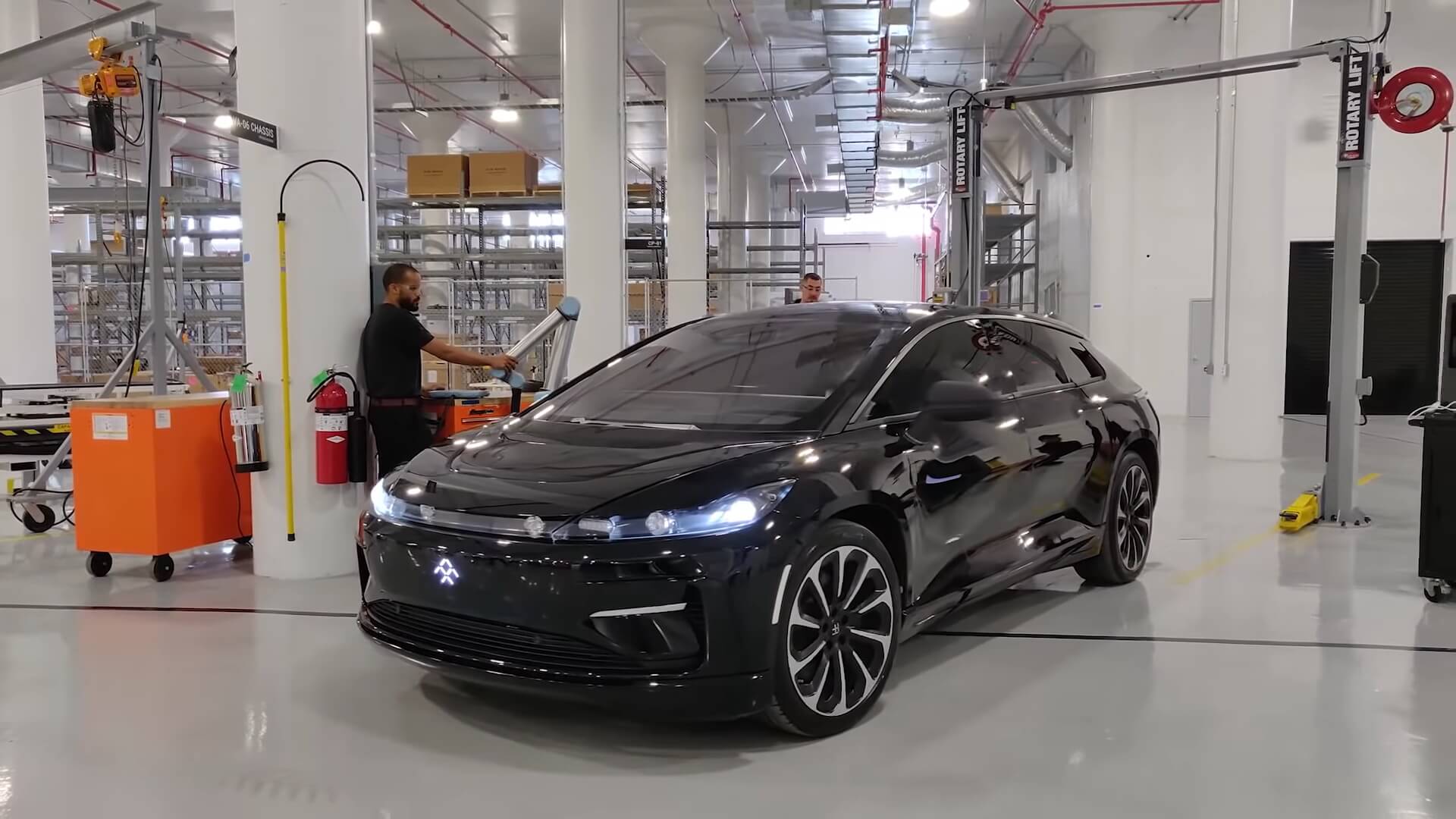 Первая производственная версия электрического кроссовера FF 91 Первая производственная версия электрического кроссовера FF 91