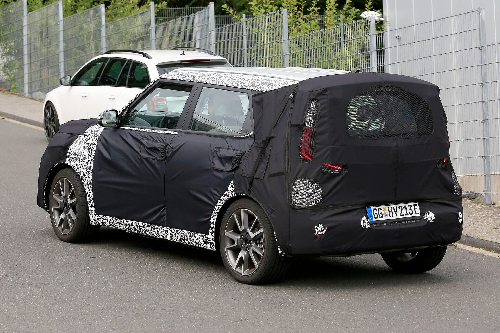 photo KIA Soul EV 2019 года: обновленная модель электромобиля изображения photo KIA Soul EV 2019 года: обновленная модель электромобиля изображения