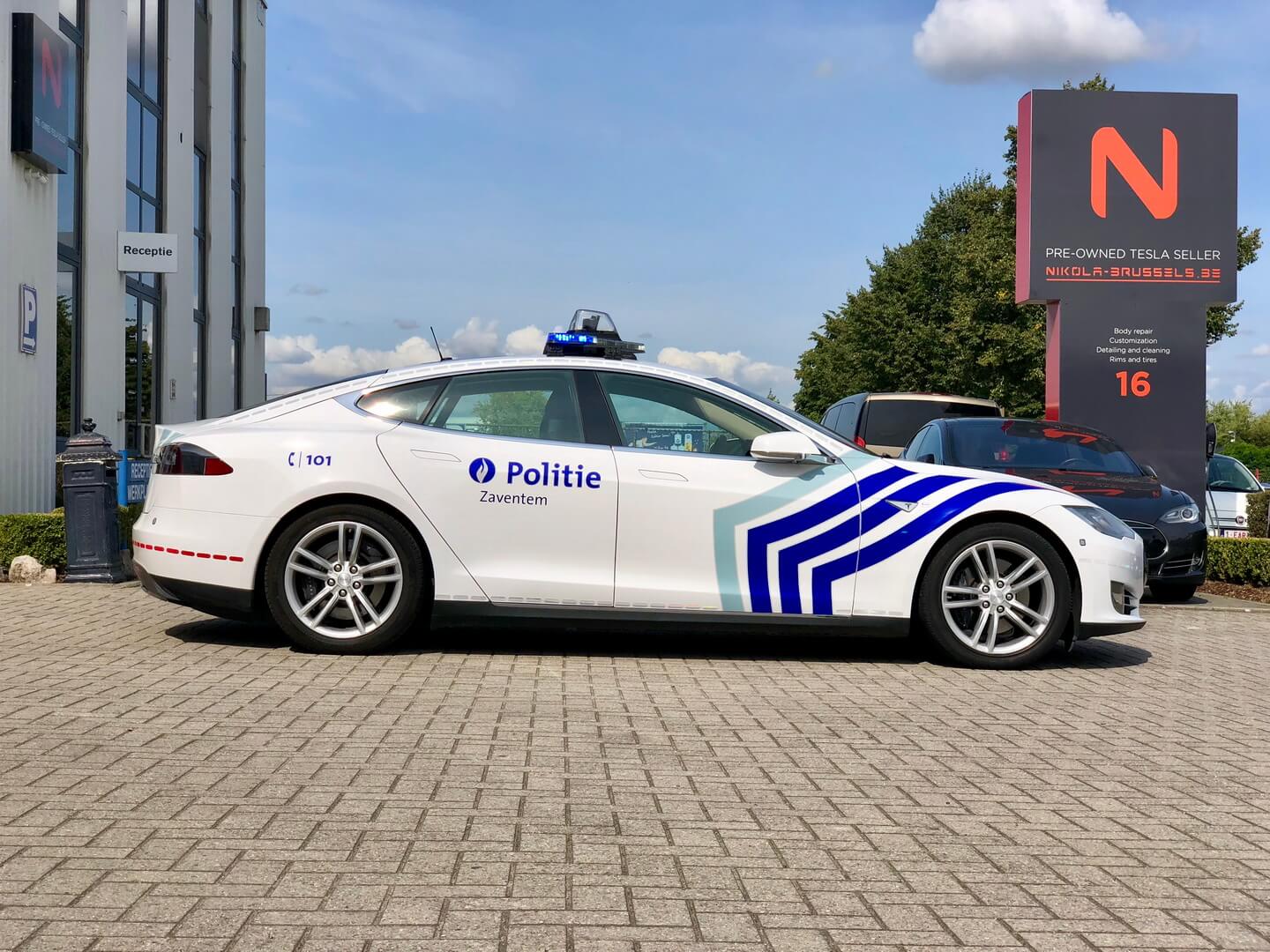 Бельгийская полиция осваивает электромобили Tesla Бельгийская полиция осваивает электромобили Tesla
