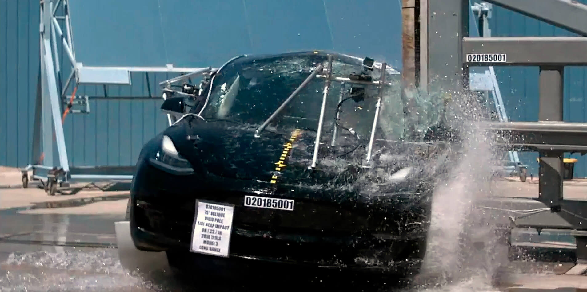 Боковой краш-тест Tesla Model 3 Боковой краш-тест Tesla Model 3