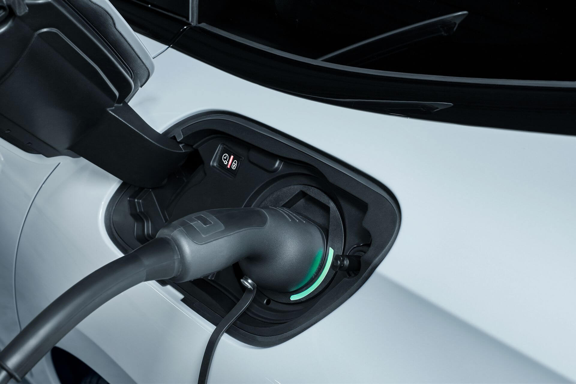 Зарядный порт Peugeot 508 HYBRID Зарядный порт Peugeot 508 HYBRID