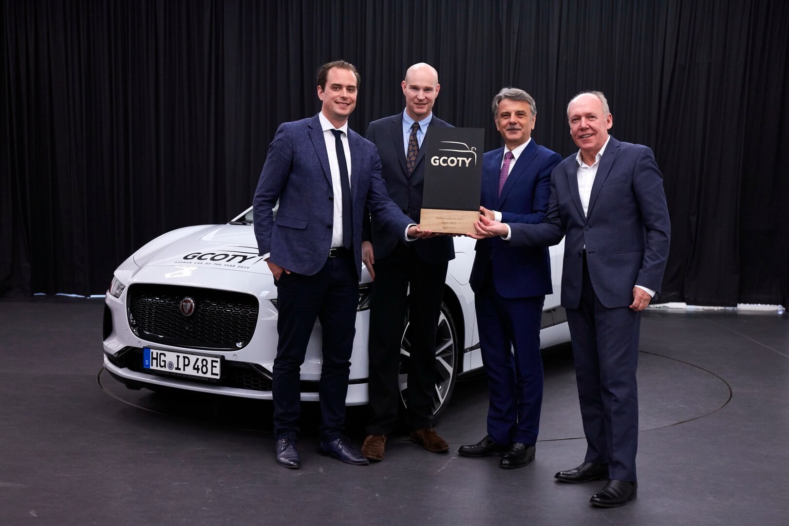 Jaguar I-PACE выиграл премию «Автомобиль года в Германии 2019» Jaguar I-PACE выиграл премию «Автомобиль года в Германии 2019»