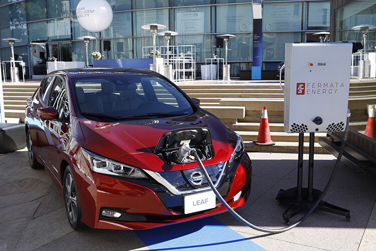 Nissan Leaf c технологией двунаправленной зарядки V2G Nissan Leaf c технологией двунаправленной зарядки V2G