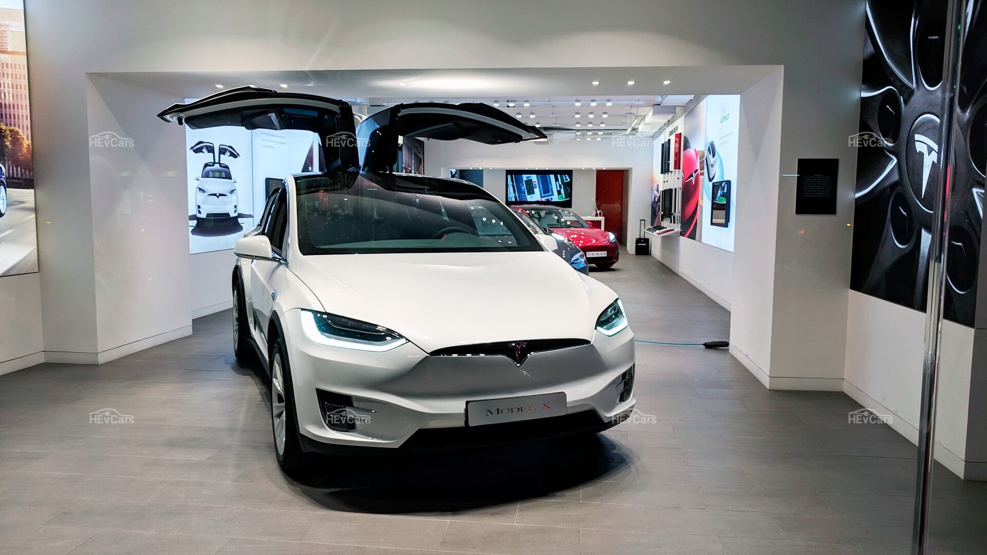 Демонстрационный зал электромобилей Tesla в Европе Демонстрационный зал электромобилей Tesla в Европе