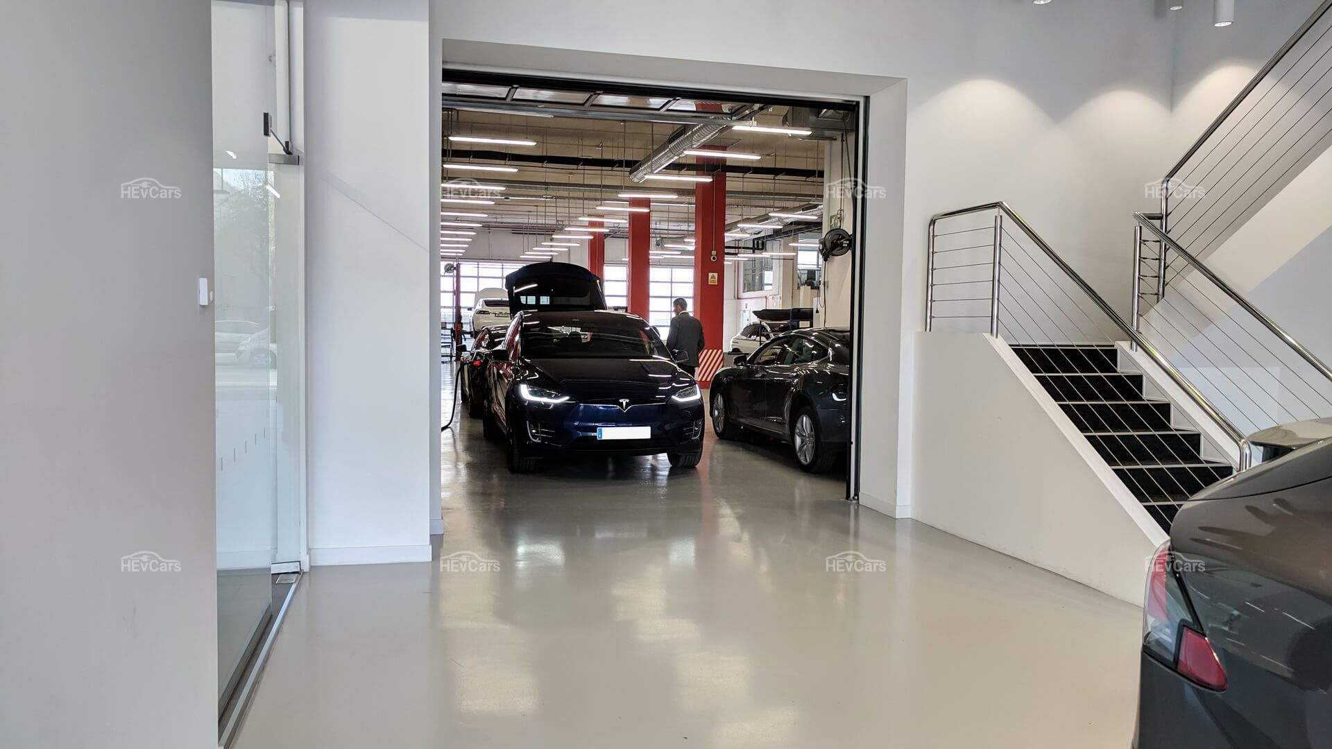 Сервисный центр Tesla Сервисный центр Tesla