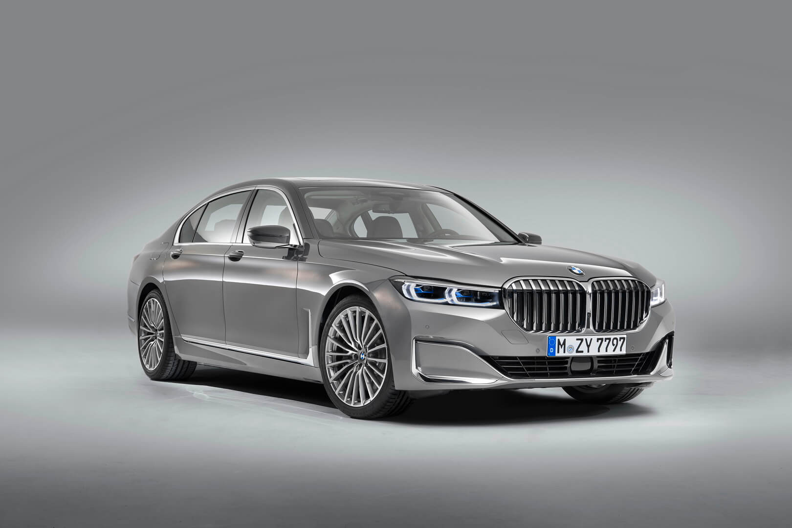 Обновленный плагин-гибрид BMW 745e 2019 года Обновленный плагин-гибрид BMW 745e 2019 года