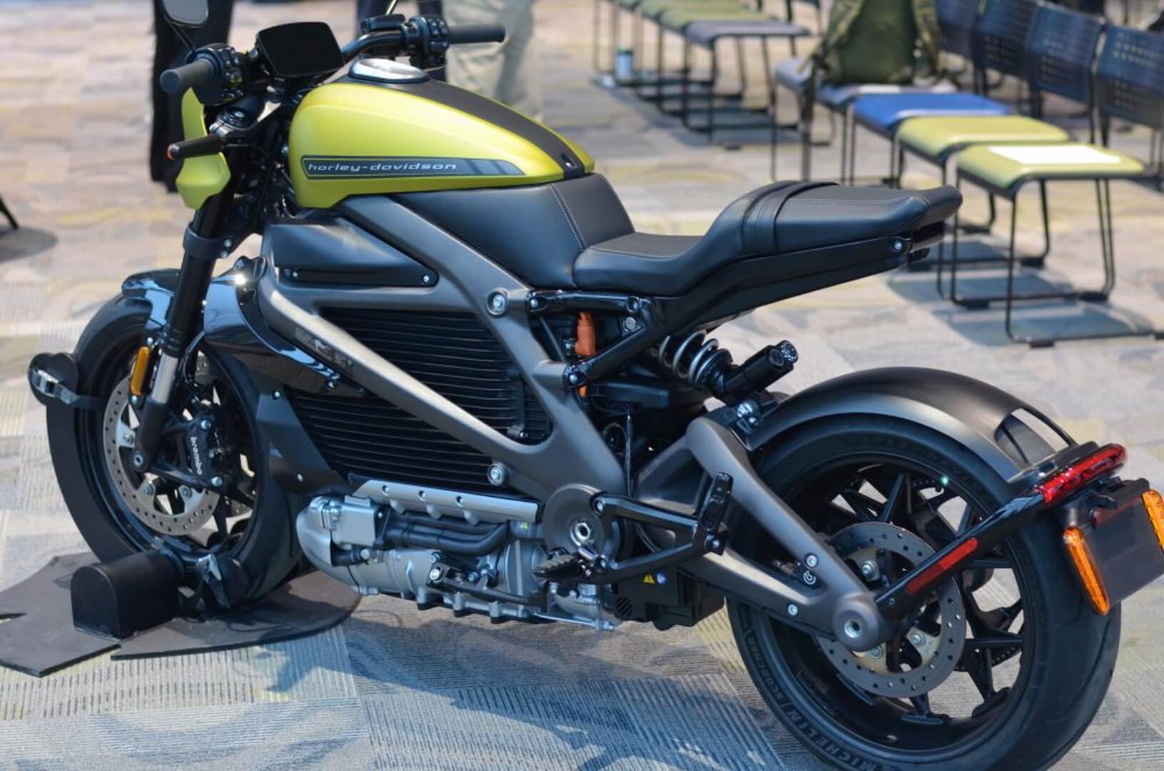 Электрический мотоцикл LiveWire Harley-Davidson на выставке CES 2019 в Лас-Вегасе Электрический мотоцикл LiveWire Harley-Davidson на выставке CES 2019 в Лас-Вегасе
