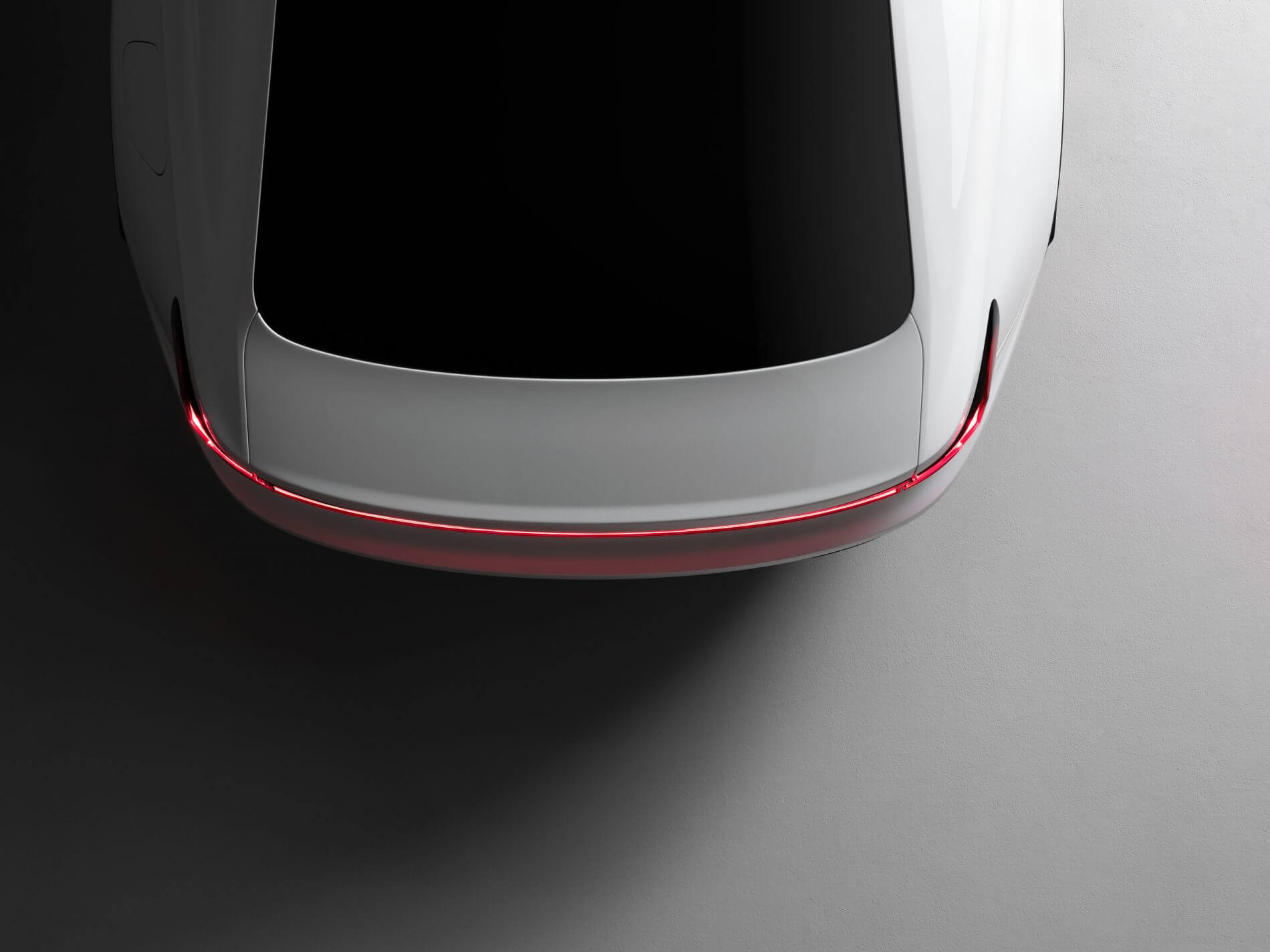 Первый фото-тизер электромобиля Polestar 2 Первый фото-тизер электромобиля Polestar 2