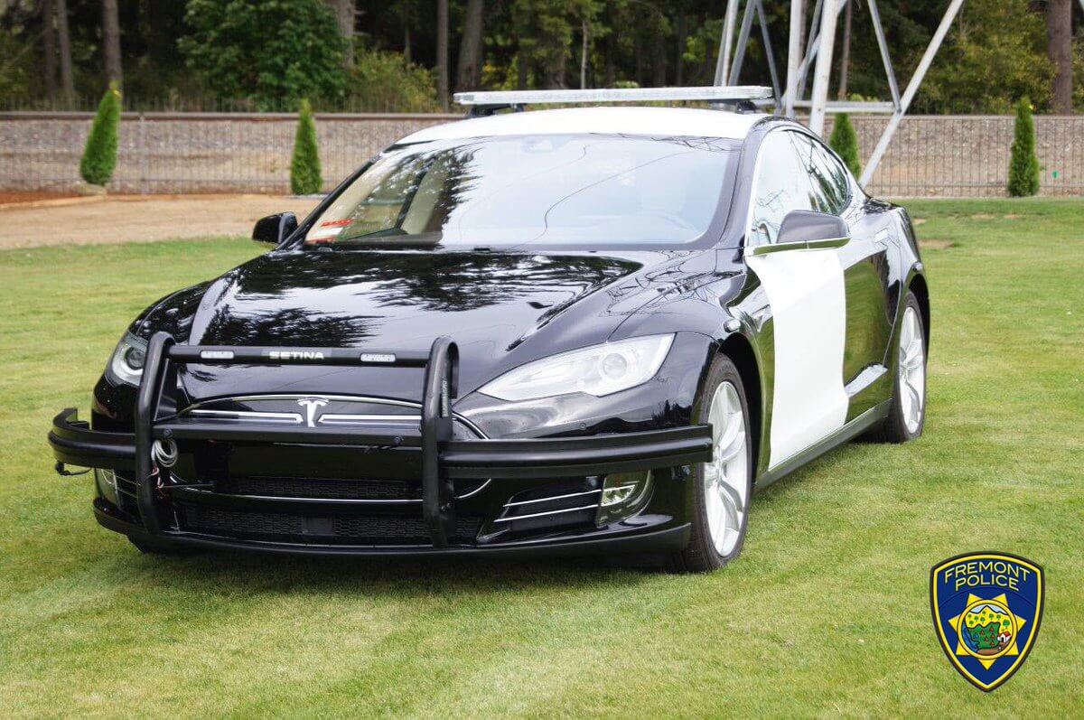 Полицейская Tesla Model S во Фримонте Полицейская Tesla Model S во Фримонте