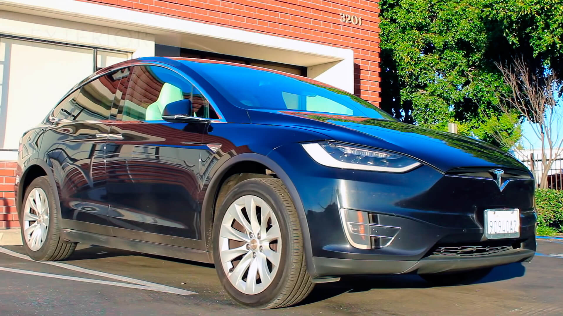 Каршеринговая Tesla Model X 90D с автопарка Tesloop Каршеринговая Tesla Model X 90D с автопарка Tesloop