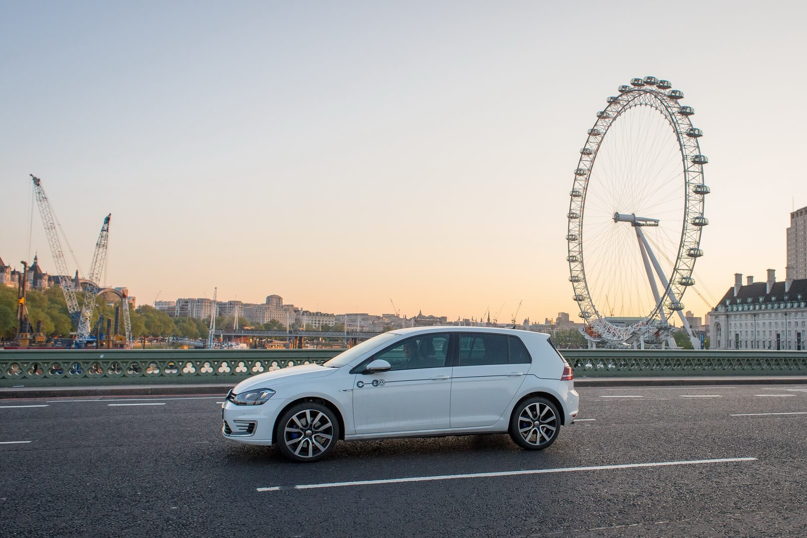 Электромобиль Volkswagen e-Golf в услугах каршеринга Электромобиль Volkswagen e-Golf в услугах каршеринга