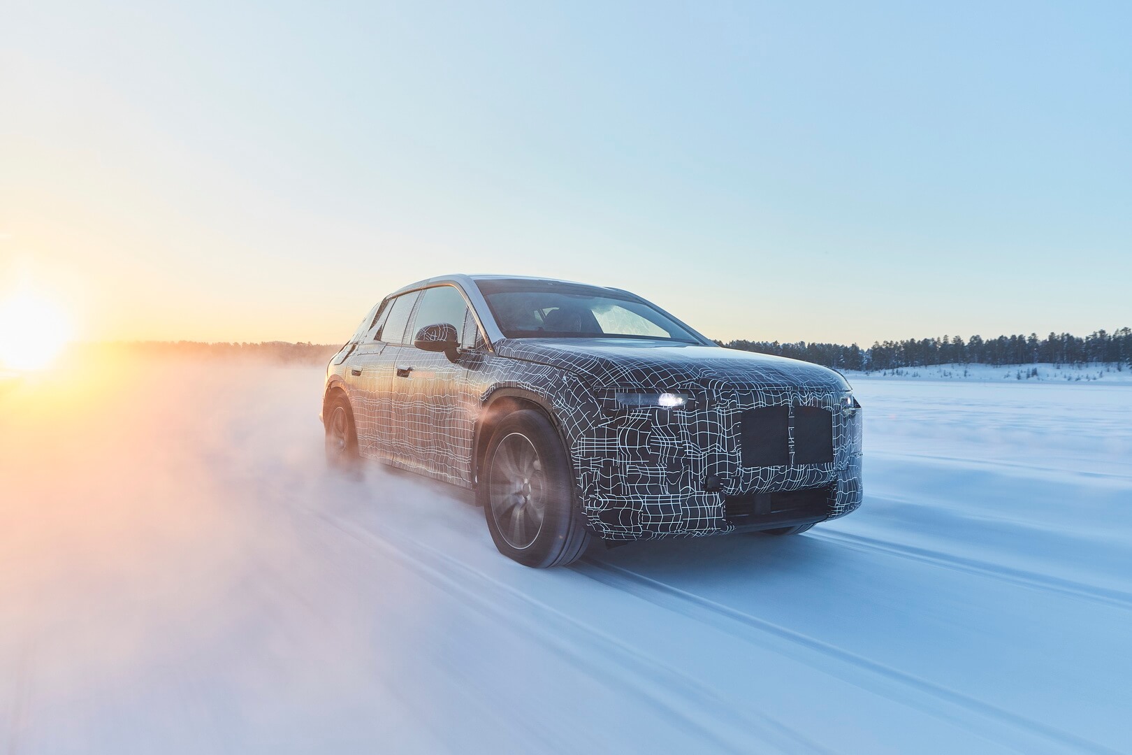 Тестовый прототип BMW iNEXT проходит зимние испытания Тестовый прототип BMW iNEXT проходит зимние испытания