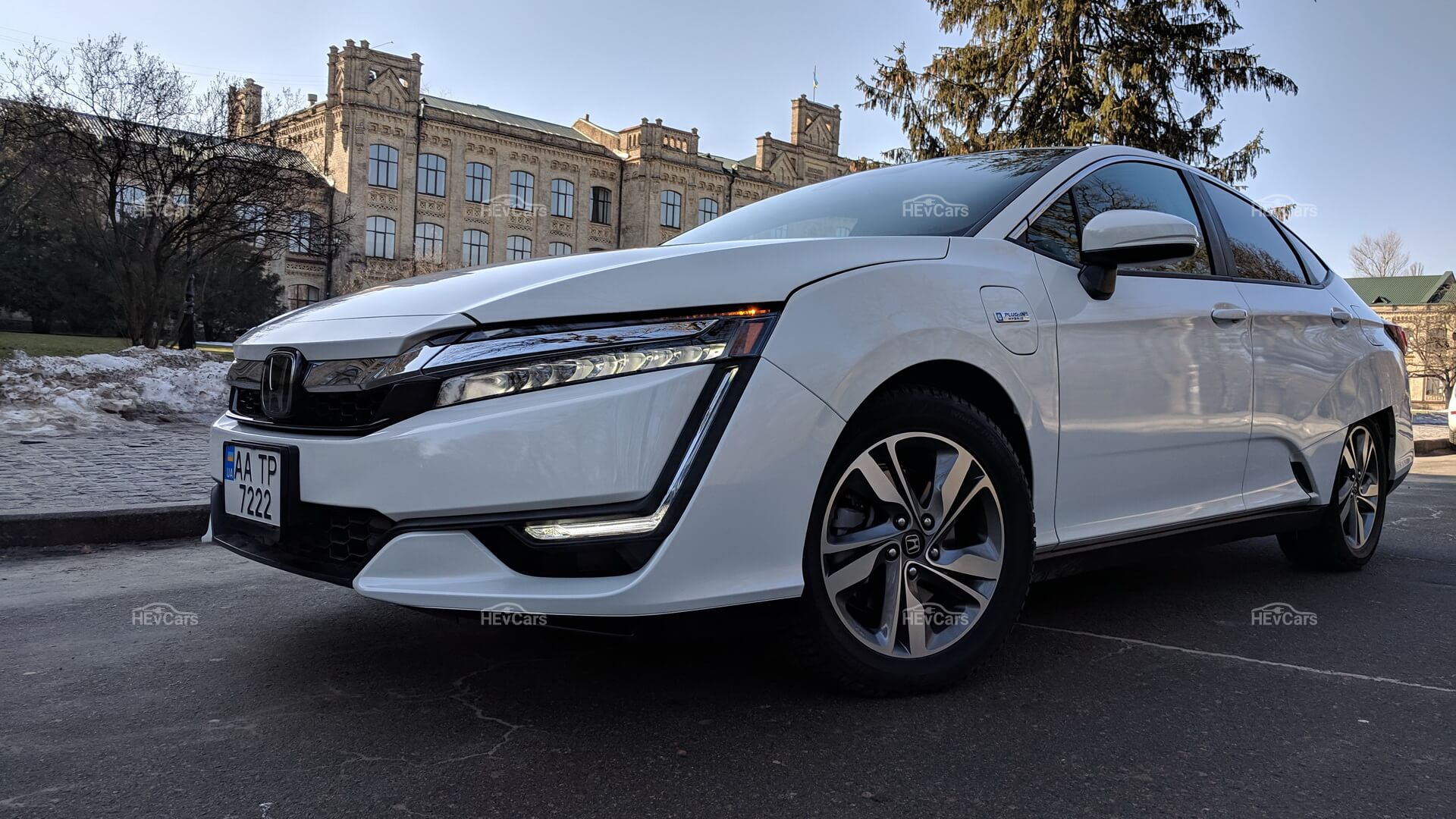 Экстерьер плагин-гибрида Honda Clarity PHEV Экстерьер плагин-гибрида Honda Clarity PHEV