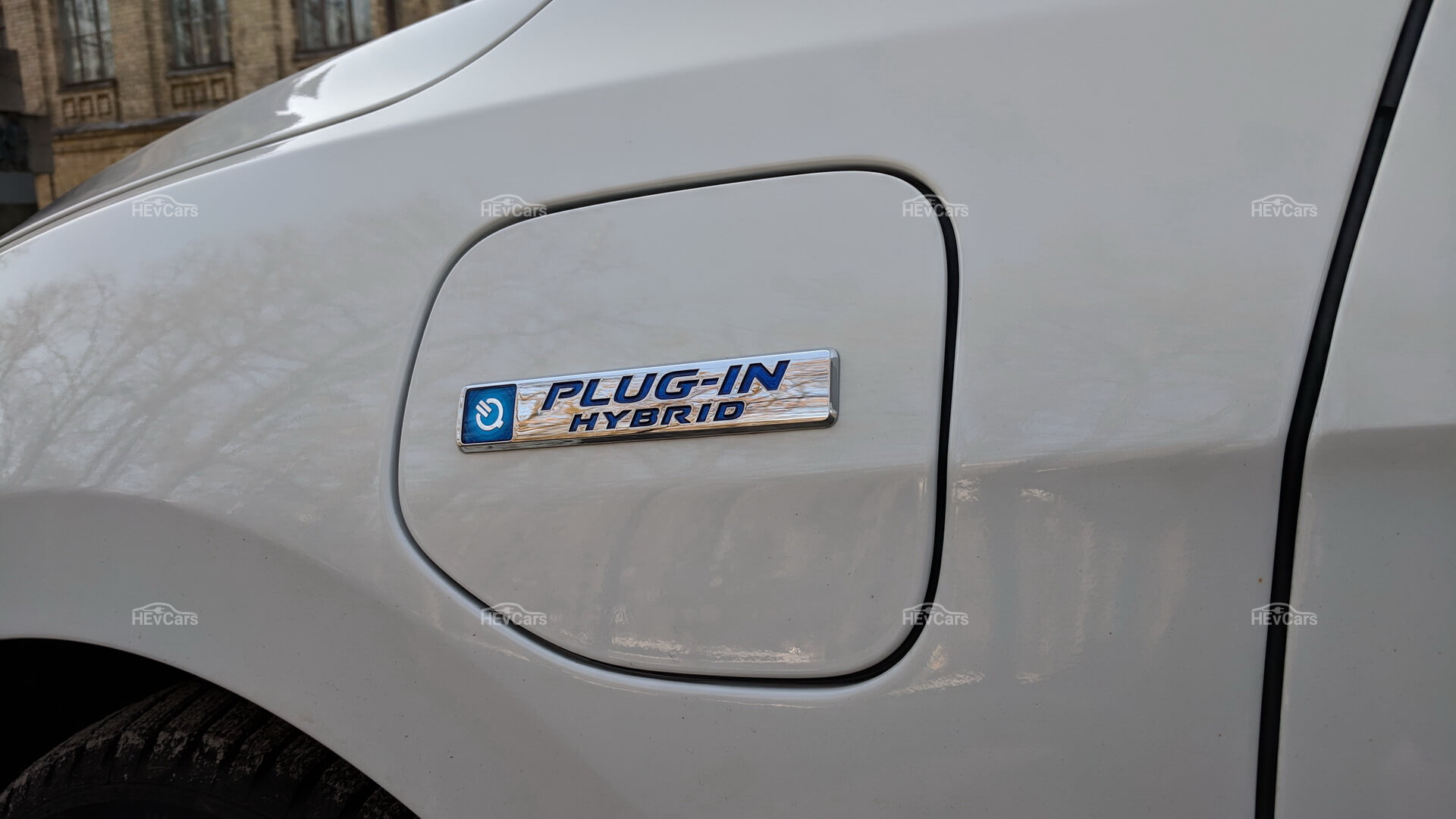 Крышка разъема для подзарядки в Honda Clarity Plug-in Hybrid Крышка разъема для подзарядки в Honda Clarity Plug-in Hybrid