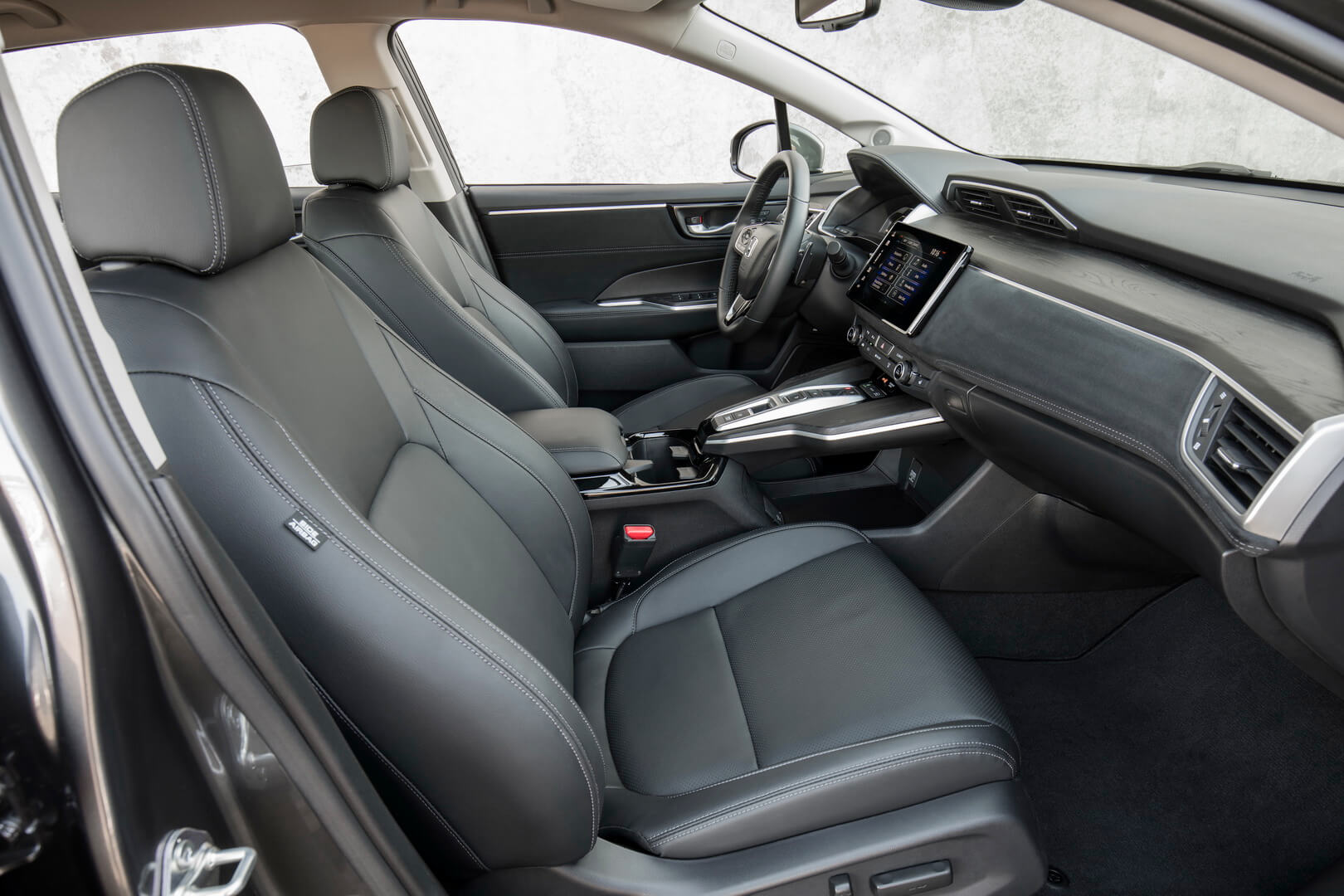 Передний ряд сидений Honda Clarity PHEV Передний ряд сидений Honda Clarity PHEV