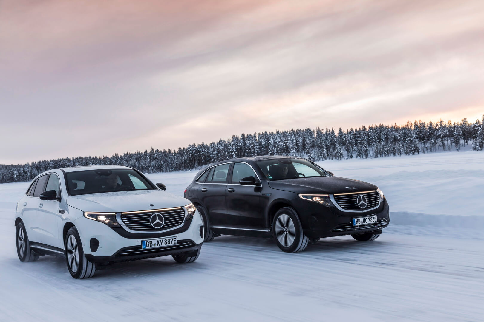 Mercedes-Benz тестирует электромобиль в снежных ландшафтах Швеции Mercedes-Benz тестирует электромобиль в снежных ландшафтах Швеции