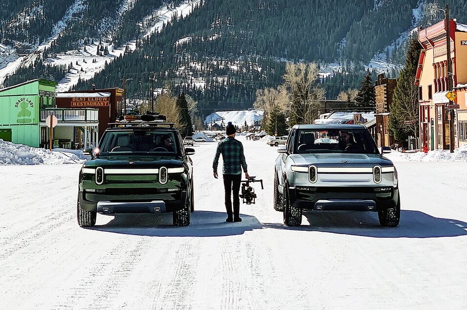 Электрический кроссовер Rivian R1S пикап R1T Электрический кроссовер Rivian R1S пикап R1T