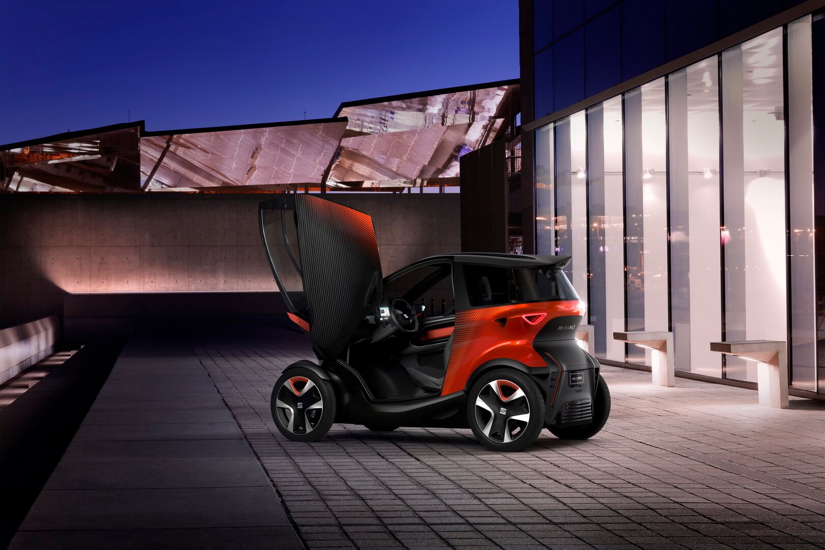 SEAT Minimó: электроконцепт симбиоза автомобиля и мотоцикла SEAT Minimó: электроконцепт симбиоза автомобиля и мотоцикла