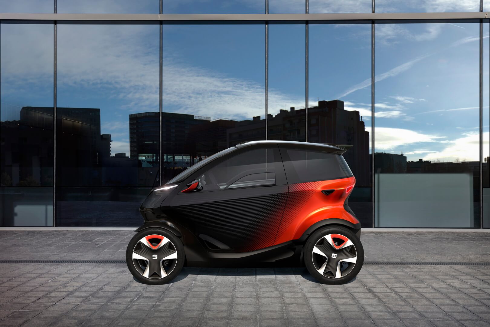 SEAT Minimó: электроконцепт симбиоза автомобиля и мотоцикла SEAT Minimó: электроконцепт симбиоза автомобиля и мотоцикла