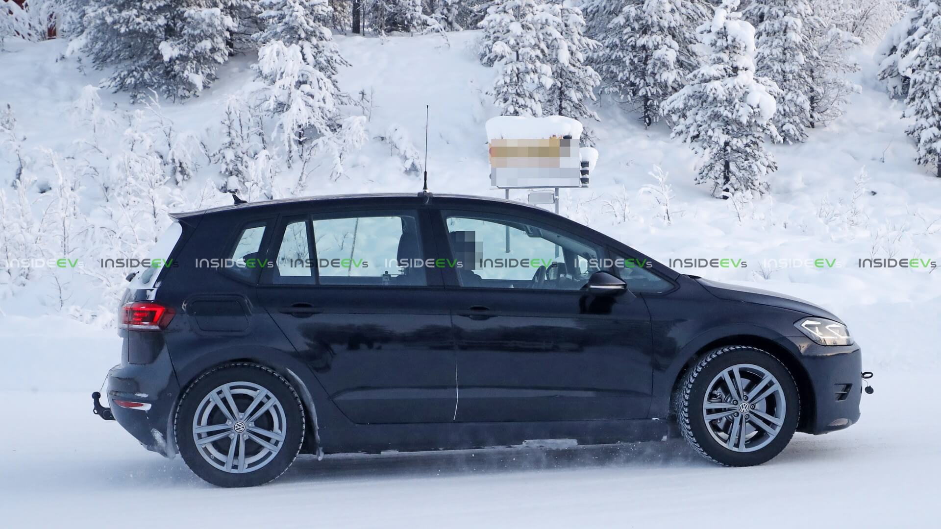 Тестовый электромобиль на базе Volkswagen Golf Sportsvan - фото 2 Тестовый электромобиль на базе Volkswagen Golf Sportsvan - фото 2