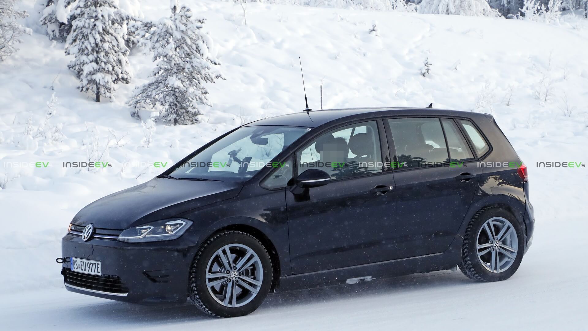 Тестовый электромобиль на базе Volkswagen Golf Sportsvan - фото 3 Тестовый электромобиль на базе Volkswagen Golf Sportsvan - фото 3