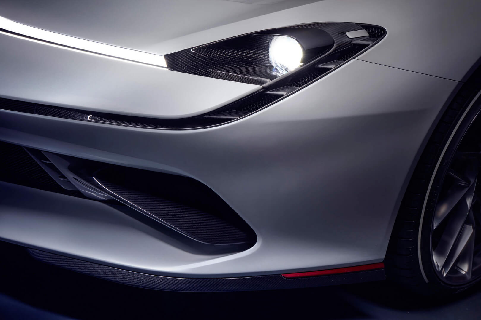 Дизайн передней части Pininfarina Battista Дизайн передней части Pininfarina Battista