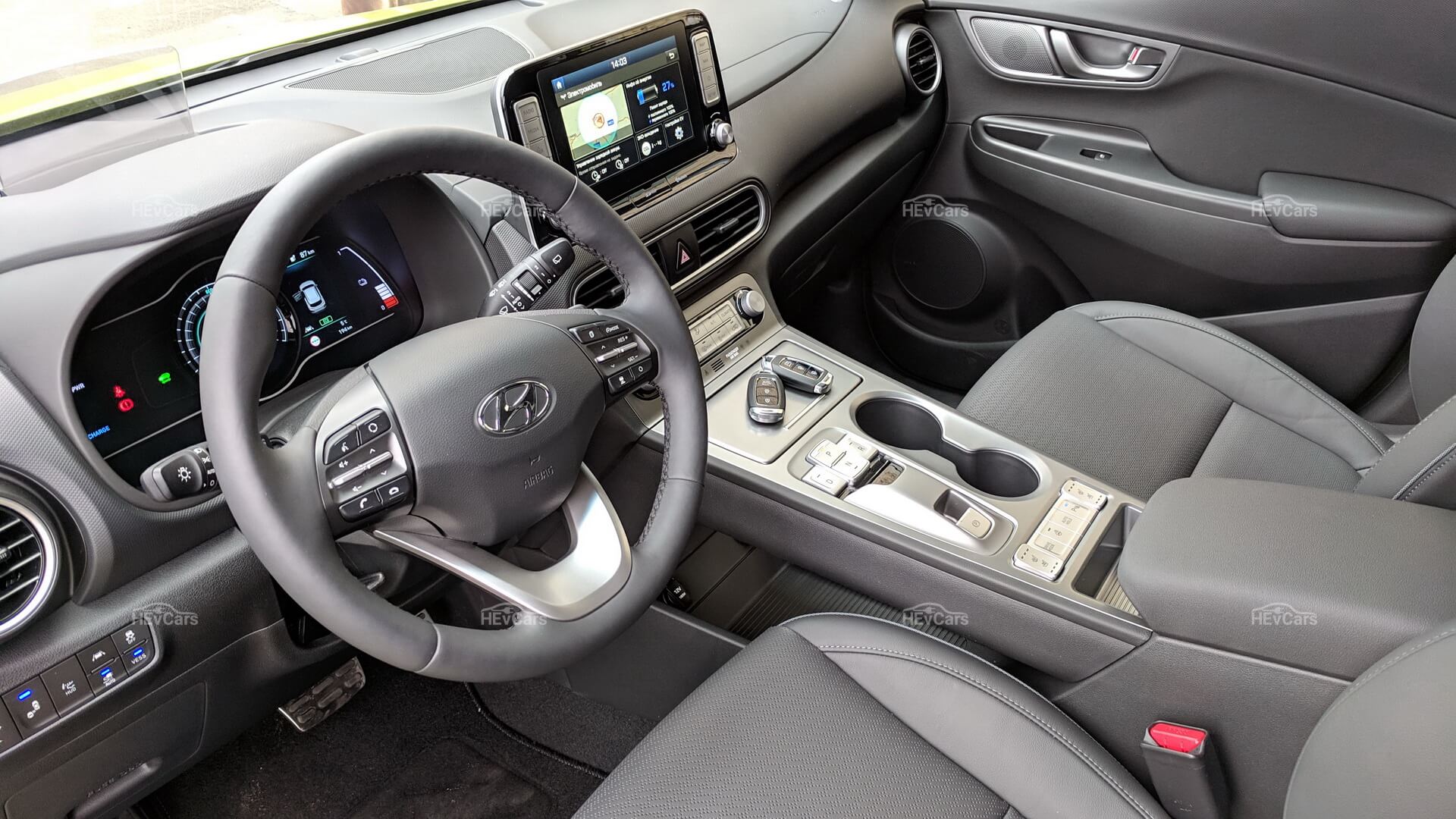 Интерьер электромобиля Hyundai Kona Electric Интерьер электромобиля Hyundai Kona Electric