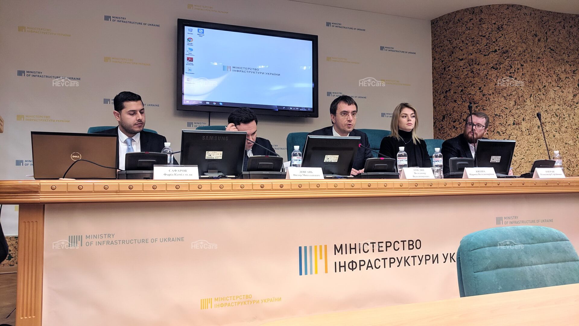 Владимир Омелян озвучил приоритетные задачи развития электротранспорта в Украине Владимир Омелян озвучил приоритетные задачи развития электротранспорта в Украине