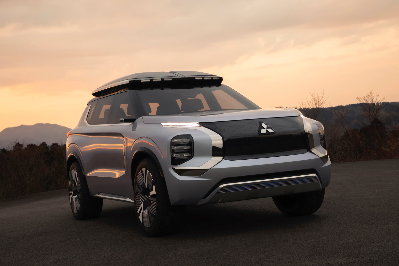 Mitsubishi представила многофункциональный плагин-гибрид Engelberg Tourer Mitsubishi представила многофункциональный плагин-гибрид Engelberg Tourer