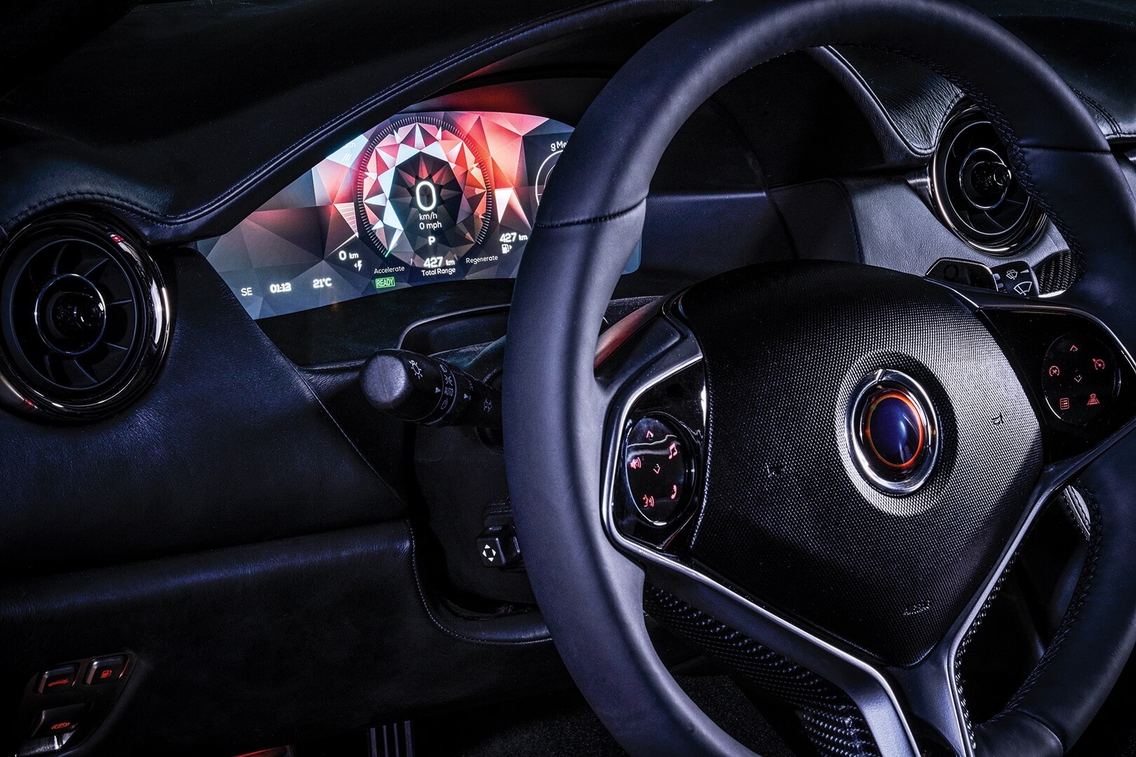 Приборная панель Karma Revero GT Приборная панель Karma Revero GT