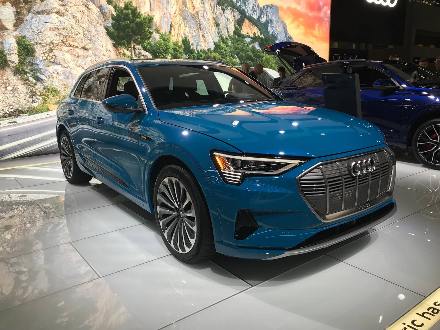 Audi e-tron quattro Audi e-tron quattro