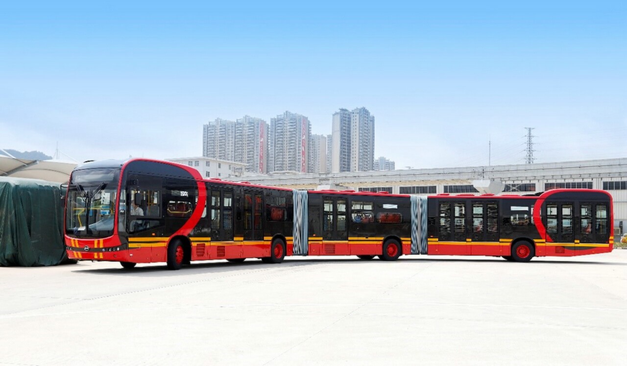 BYD представляет самый длинный электрический автобус в мире BYD представляет самый длинный электрический автобус в мире