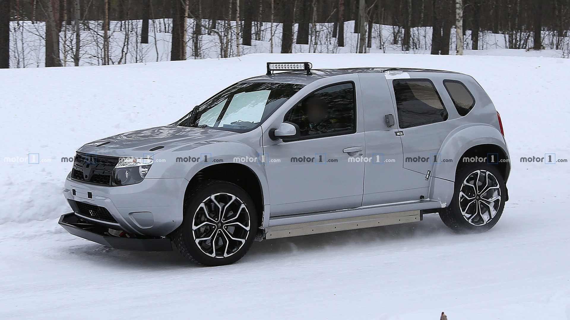 Шпионский снимок прототипа электрического Renault Duster Шпионский снимок прототипа электрического Renault Duster