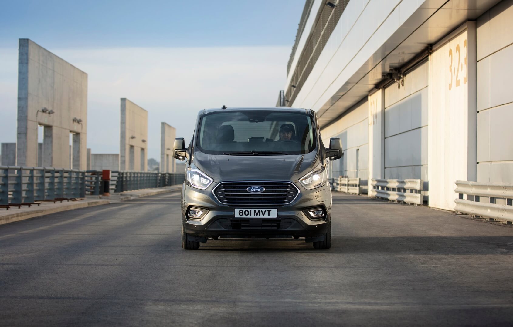 Плагин-гибрид Ford Tourneo Custom Плагин-гибрид Ford Tourneo Custom
