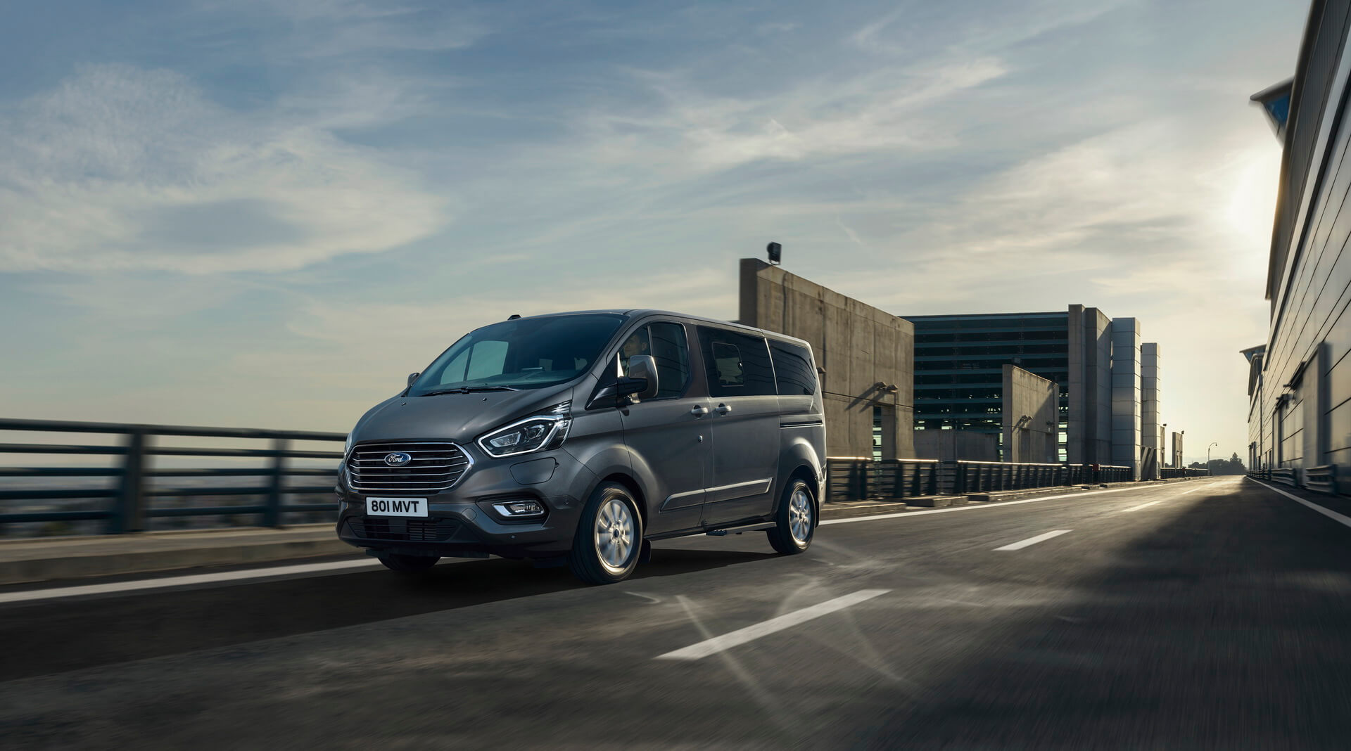 Плагин-гибрид Ford Tourneo Custom с запасом хода 50 км Плагин-гибрид Ford Tourneo Custom с запасом хода 50 км