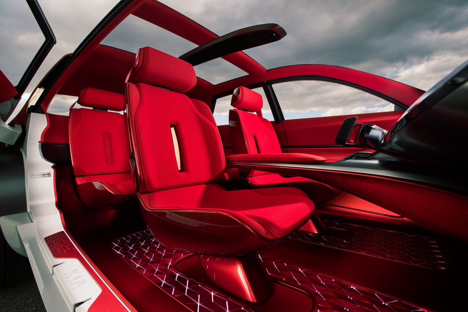 Салон электрического кроссовера KIA HabaNiro Салон электрического кроссовера KIA HabaNiro